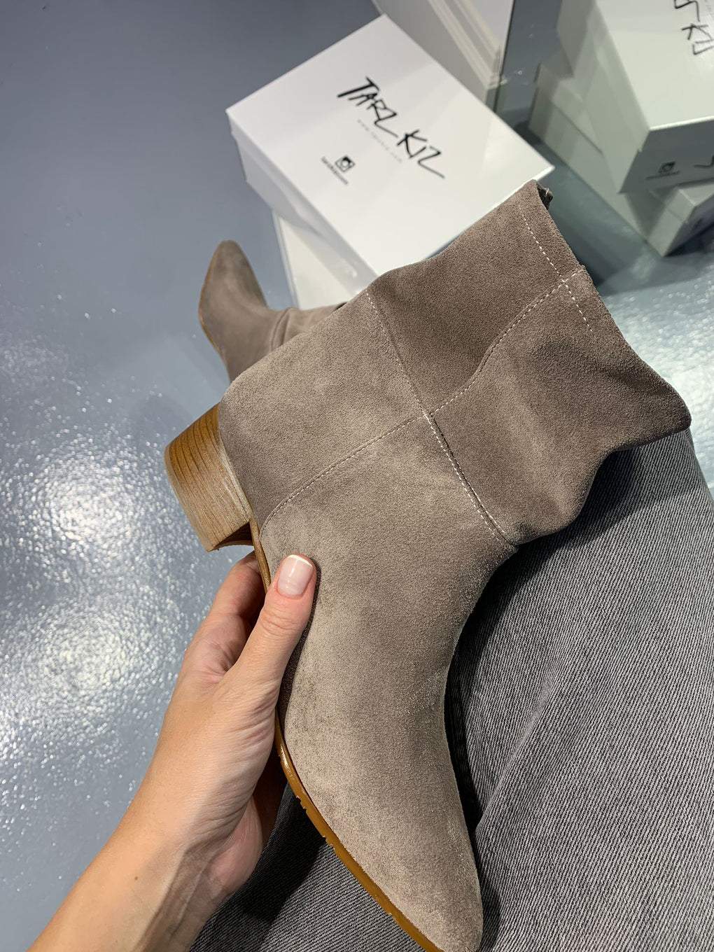 Solid Italian leather boots