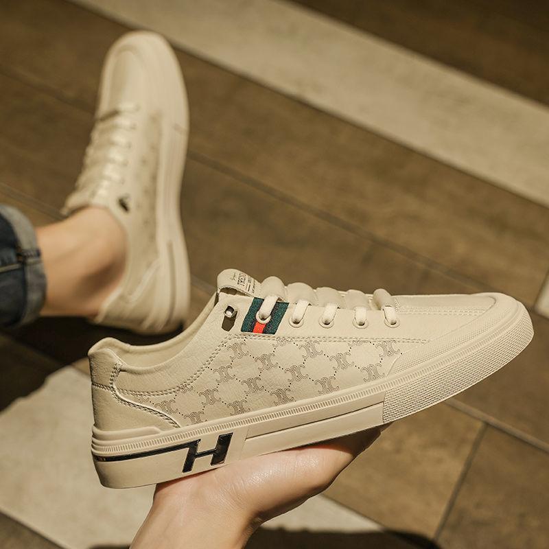 Outdoor sports low top corrected foot shaped sneakers