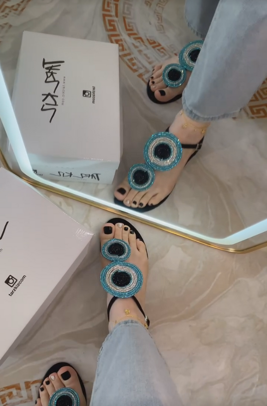 Big and small black circle sandals