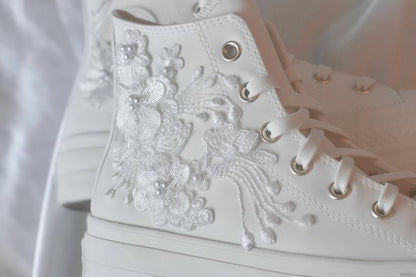 Embroidered flower and starry sky casual canvas shoes