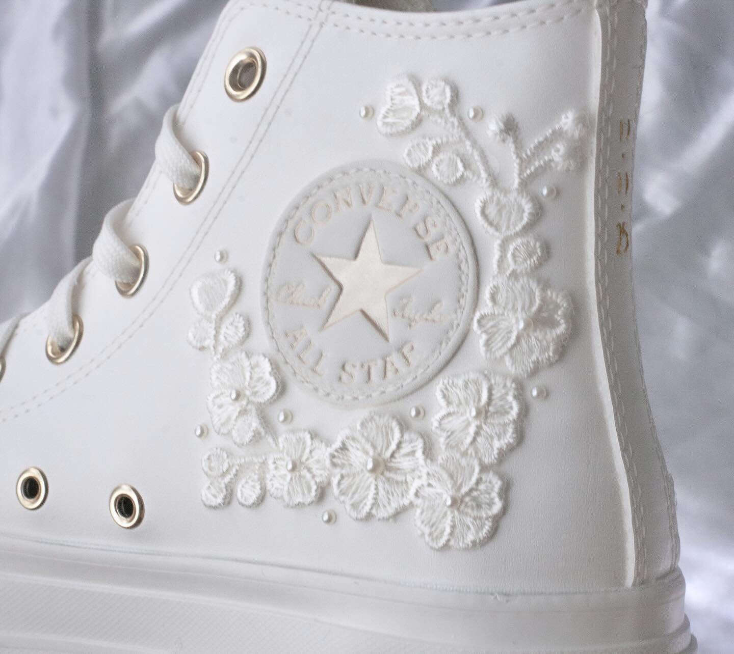 White Rose Embroidered Casual Canvas Shoes