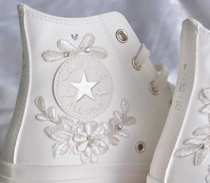 Flower and leaf embroidered casual canvas shoes