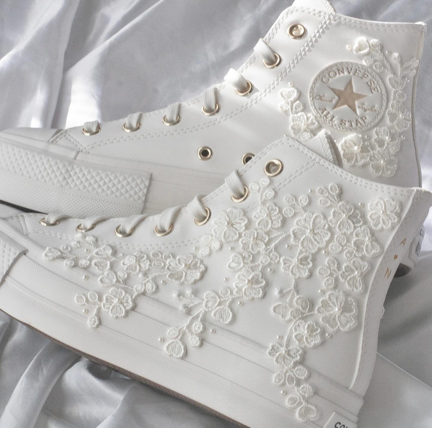 White Rose Embroidered Casual Canvas Shoes