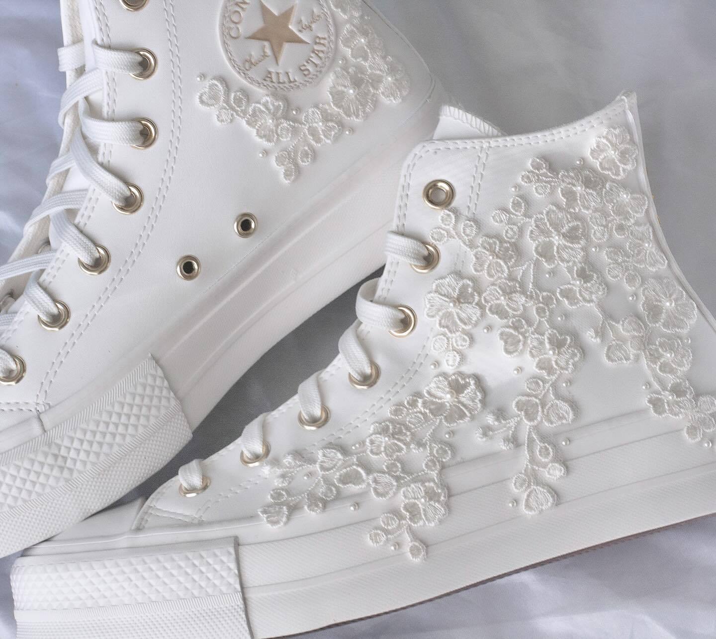 White Rose Embroidered Casual Canvas Shoes