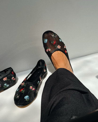 Embroidered flower breathable canvas shoes