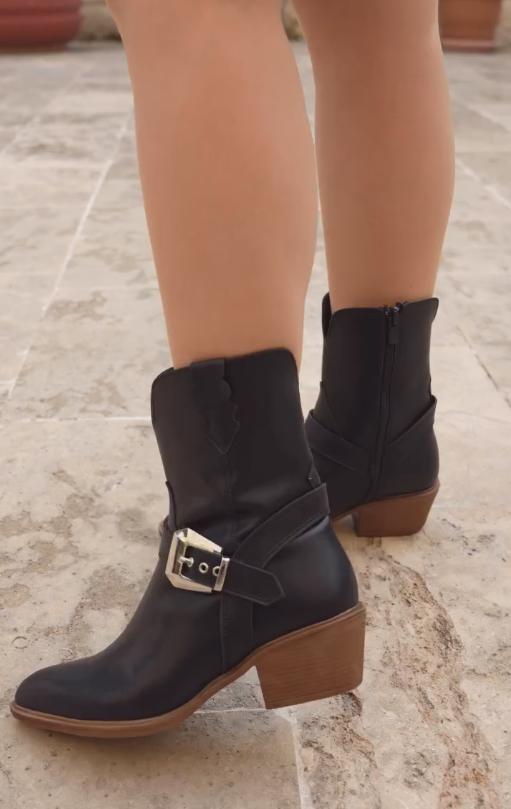 Buckle Italian leather boots