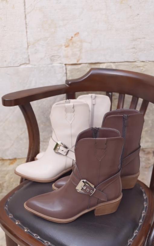 Buckle Italian leather boots