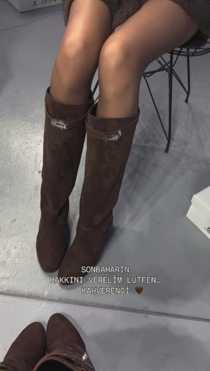 Dark brown iron buckle boots