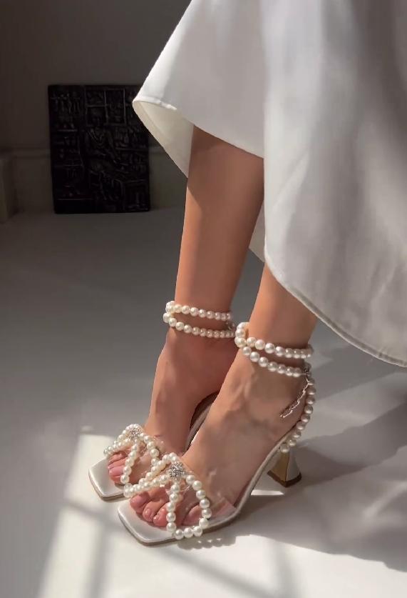 Pearl bow embellished high heels