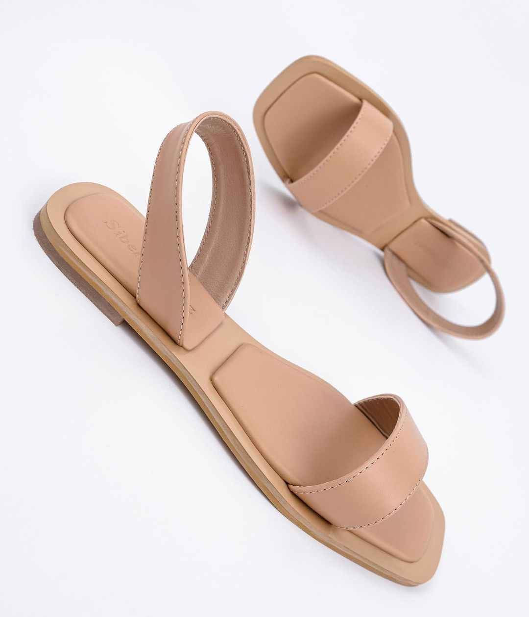 flat strappy sandals