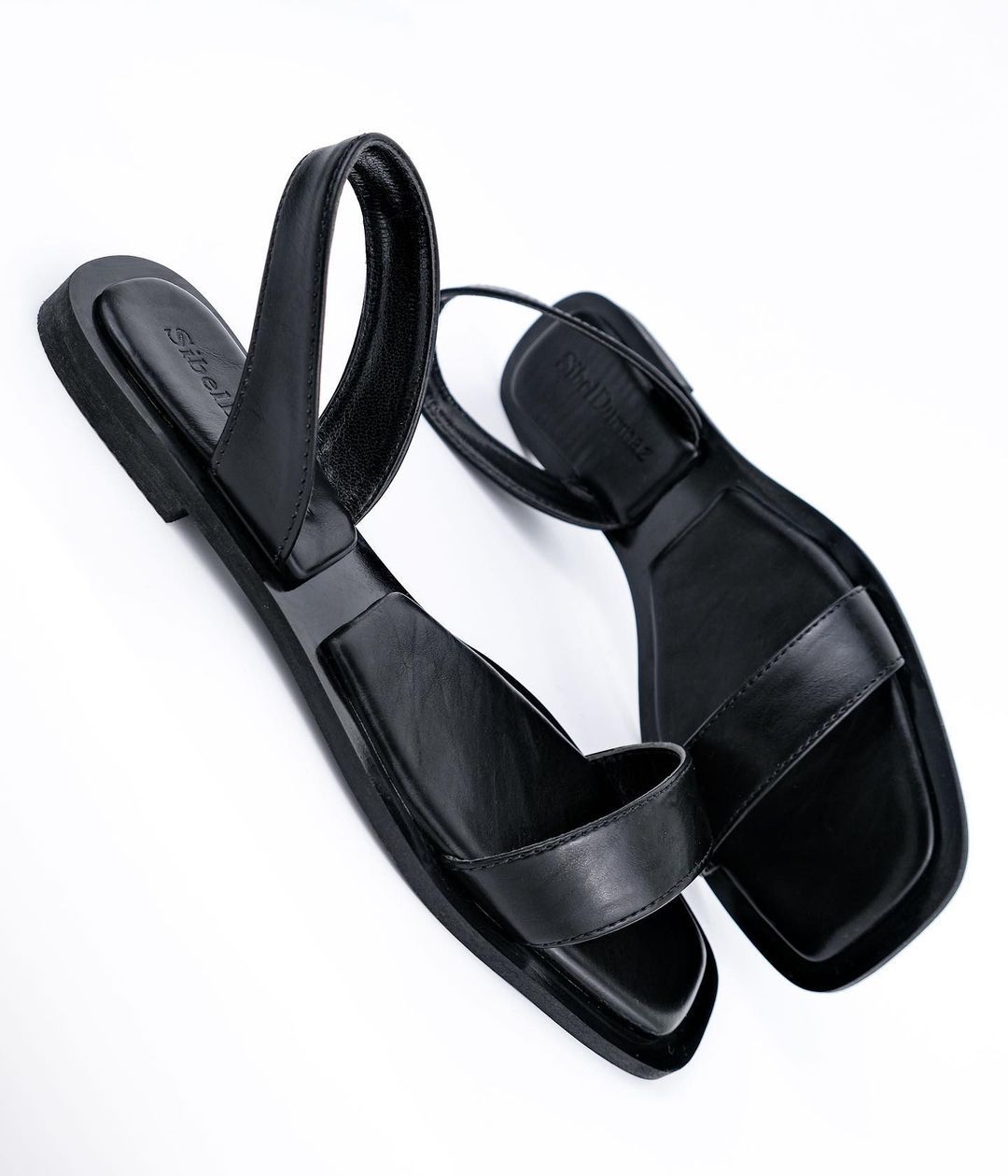 flat strappy sandals