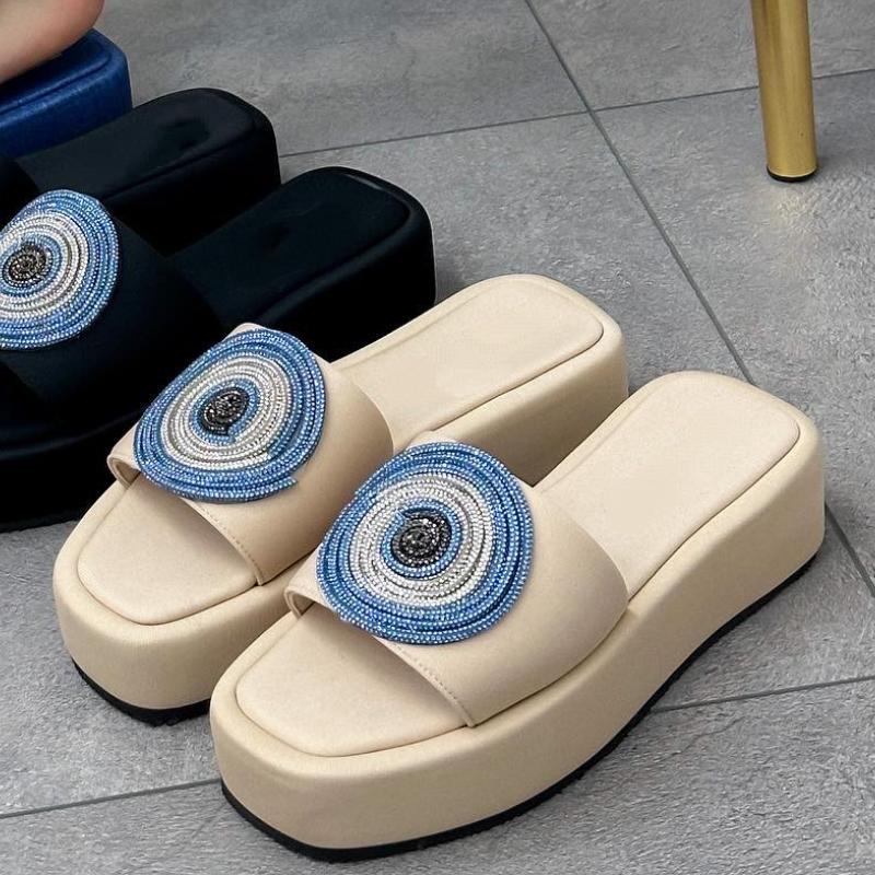 Shinning Eyes Slippers