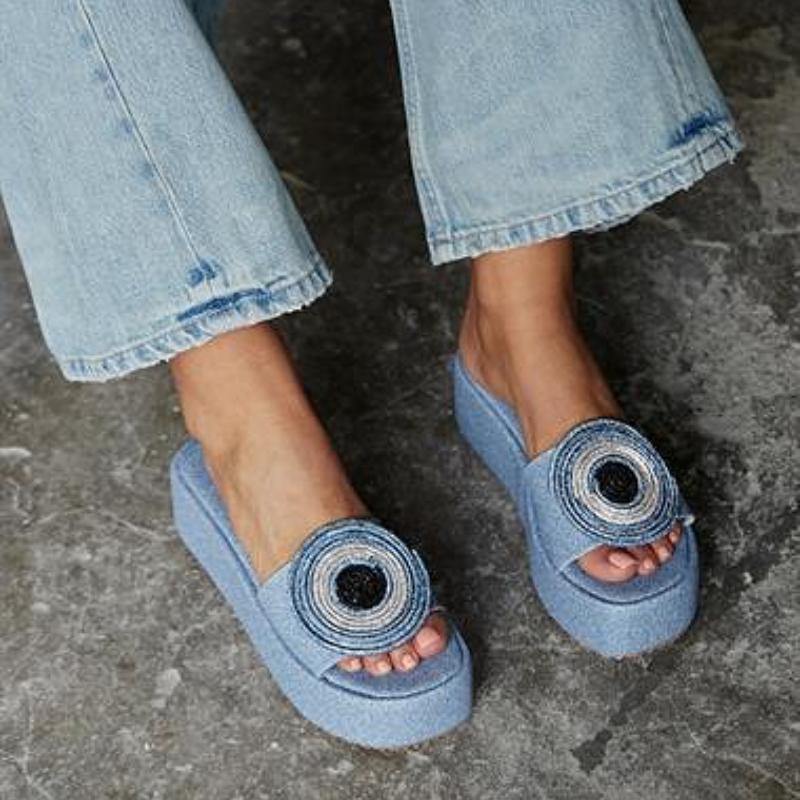 Shinning Eyes Slippers