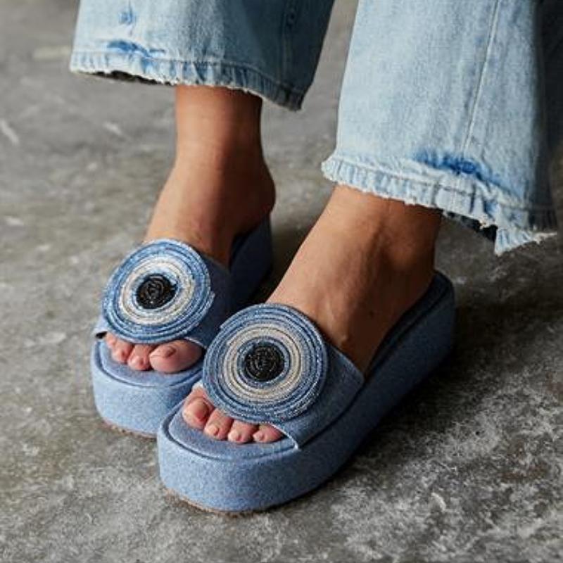 Shinning Eyes Slippers