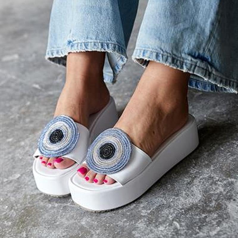 Shinning Eyes Slippers